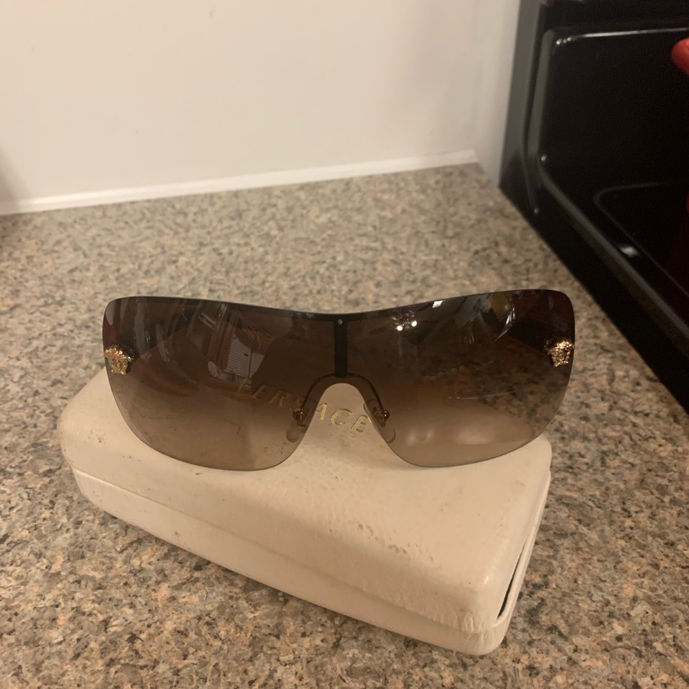💯 authentic Versace sunglasses